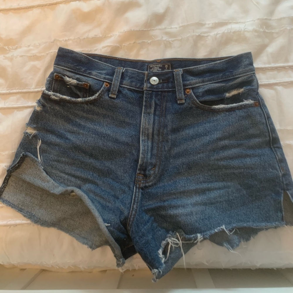 abercrombie medium wash shorts